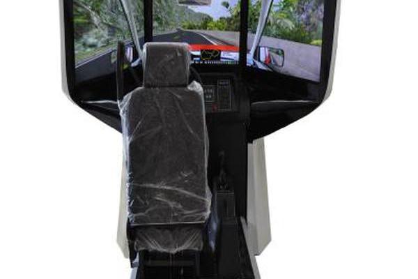 動感型汽車駕駛模擬平台