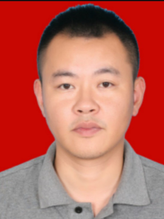 葉俊(龍泉市岩樟鄉黨委副書記、三級主任科員) 葉俊(龍泉市岩樟鄉黨委副書記、三級主任科員)