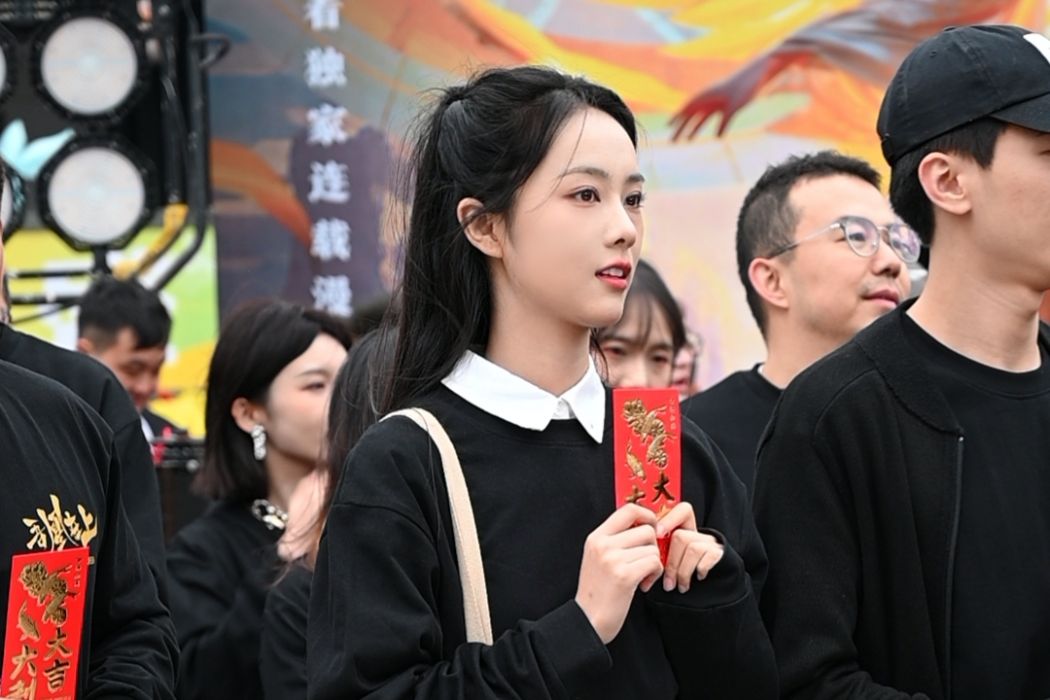 鄭千亦 鄭千亦