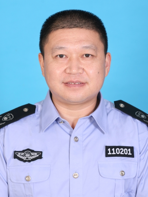 李小龍(麗水市生態環境局龍泉分局黨組書記、局長) 李小龍(麗水市生態環境局龍泉分局黨組書記、局長)