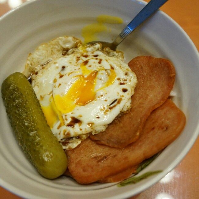 餐蛋飯 餐蛋飯