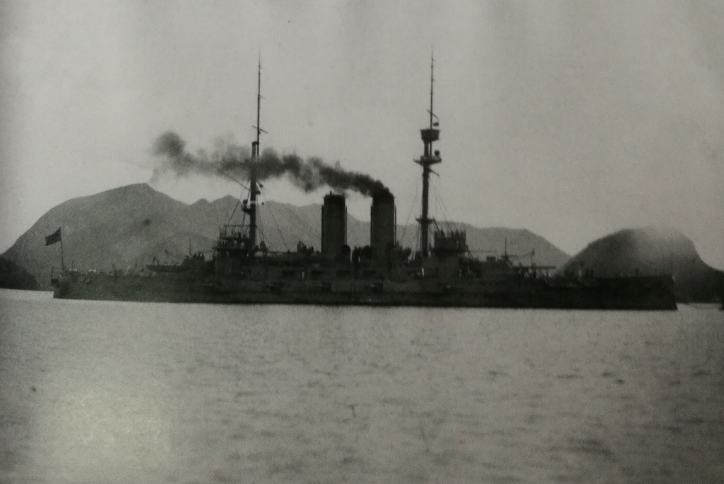 1905年9月剛回到日本的三笠後部彈藥庫爆炸沉沒，此為打撈修復後
