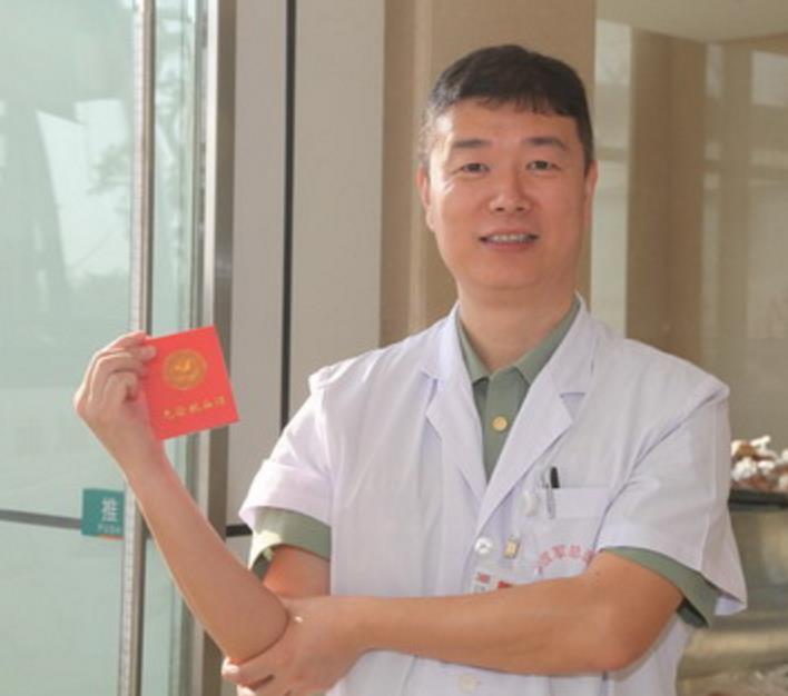 駱群(解放軍總醫院第五醫學中心輸血醫學科副主任醫師) 駱群(解放軍總醫院第五醫學中心輸血醫學科副主任醫師)