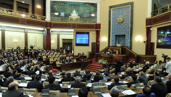 哈薩克斯坦議會在開會