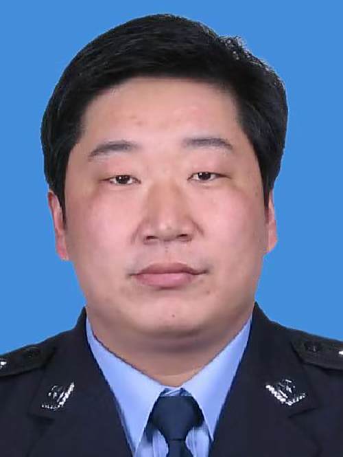 楊德華(山東省濰坊市臨朐縣公安局黨委委員、政保大隊大隊長) 楊德華(山東省濰坊市臨朐縣公安局黨委委員、政保大隊大隊長)