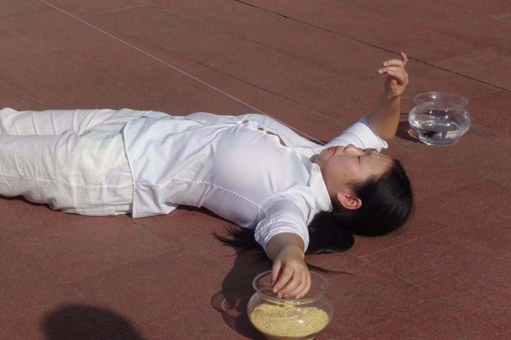 額間長草 額間長草