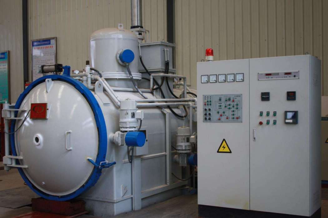 真空淬火爐