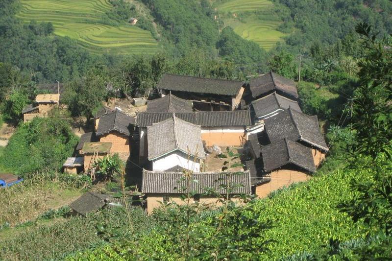紅土坡村(雲南普洱市寧洱鎮下轄村) 紅土坡村(雲南普洱市寧洱鎮下轄村)