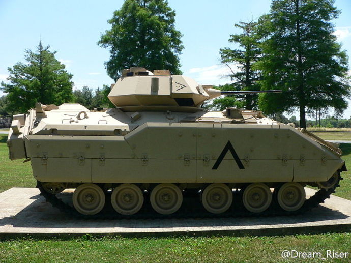 美國M2布雷德利步戰車