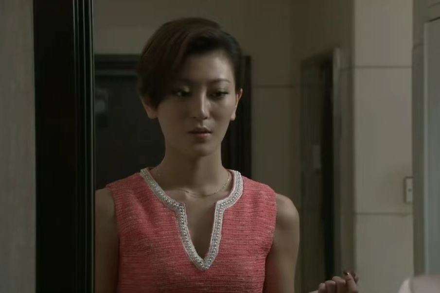 于娜(《老米家的婚事》中康凱的前妻,由李嫿飾演) 于娜(《老米家的婚事》中康凱的前妻,由李嫿飾演)