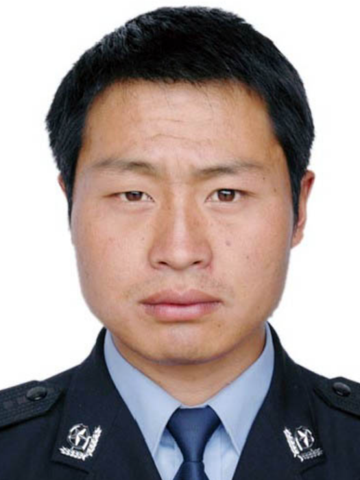 彭強(四川省甘孜藏族自治州鄉城縣公安局黨委副書記、政委) 彭強(四川省甘孜藏族自治州鄉城縣公安局黨委副書記、政委)