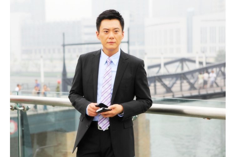 丁偉(2011年電視劇《裸婚》中的角色) 丁偉(2011年電視劇《裸婚》中的角色)