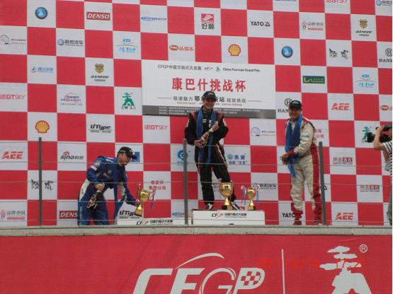 2011年鄂爾多斯站車隊車手王凡贏得第一名