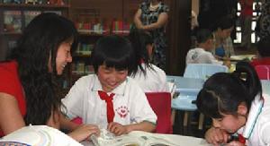 孩子們在國家圖書館內閱讀