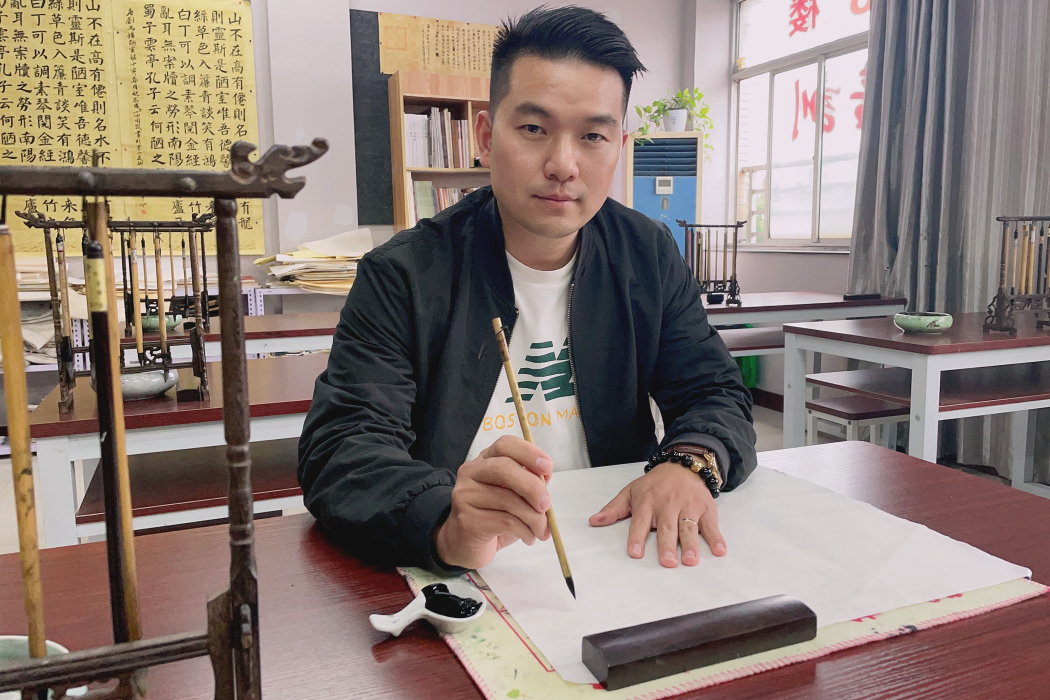 金龍(紹興墨一美術創始人、紹興市硬筆書法協會副秘書長) 金龍(紹興墨一美術創始人、紹興市硬筆書法協會副秘書長)