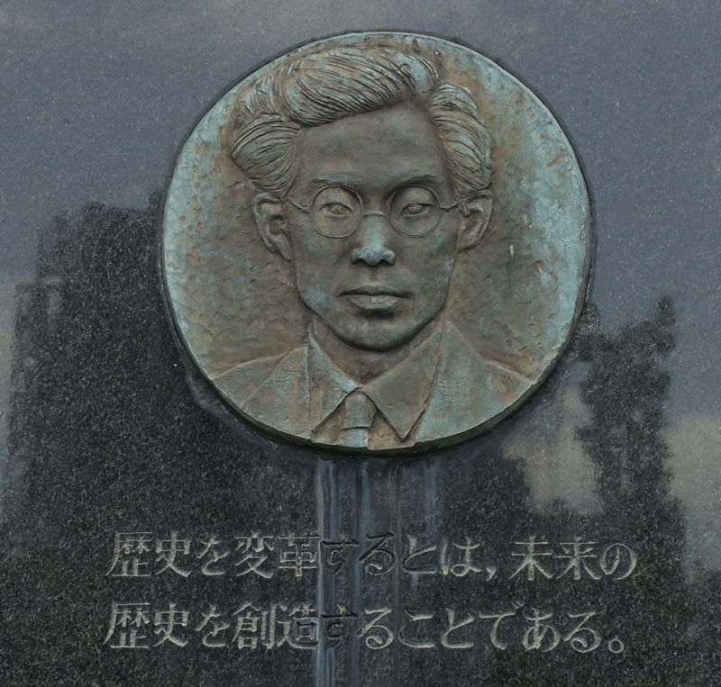 野呂榮太郎墓碑