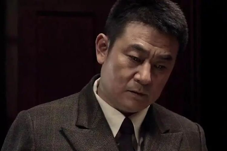 魯明(劇情片《懸崖》中的角色) 魯明(劇情片《懸崖》中的角色)