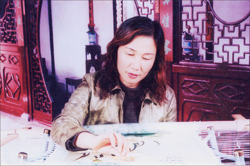 圖4 錦州滿族刺繡傳承人夏麗雲