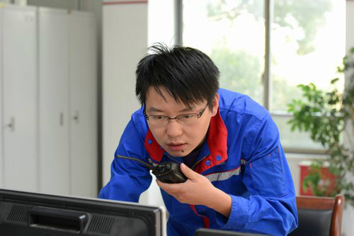 郎海燕(蘇台山油庫總控計量副班長)