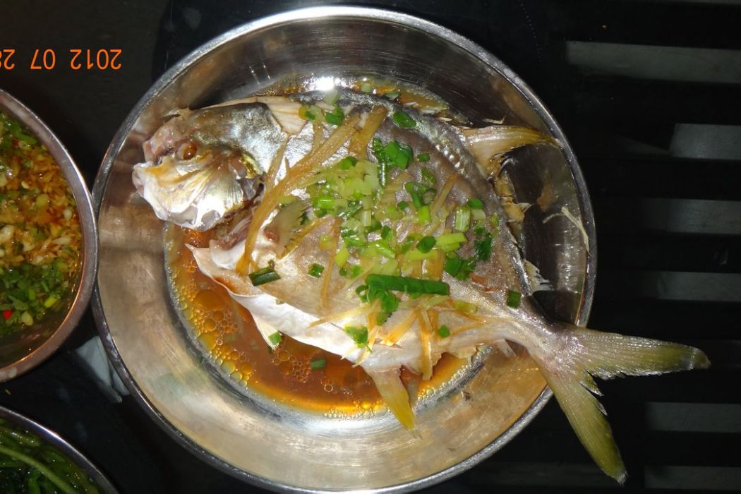 青蒸金鯧魚 青蒸金鯧魚