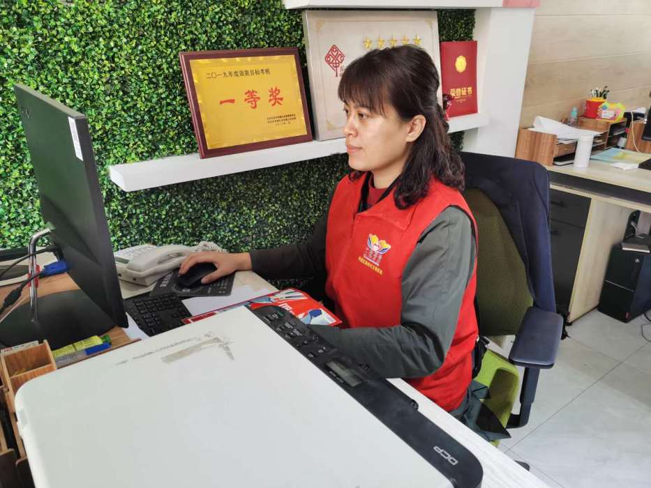 張麗萍(寧夏回族自治區吳忠市利通區金星鎮金花園社區黨總支書記、主任) 張麗萍(寧夏回族自治區吳忠市利通區金星鎮金花園社區黨總支書記、主任)