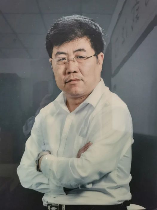 韓謙(第十四屆全國政協委員,民盟河北省委副主任委員,河北旅遊投資集團股份有限公司總會計師) 韓謙(第十四屆全國政協委員,民盟河北省委副主任委員,河北旅遊投資集團股份有限公司總會計師)