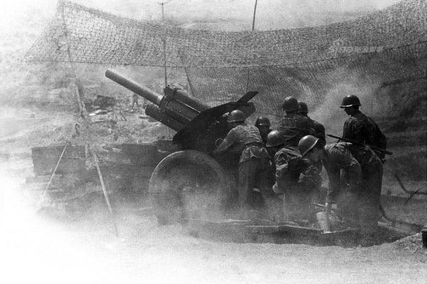 解放軍122毫米榴彈炮炮兵陣地