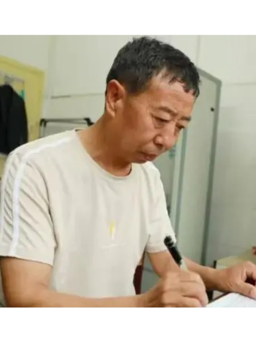 李世偉(武漢體育學院食堂保全) 李世偉(武漢體育學院食堂保全)