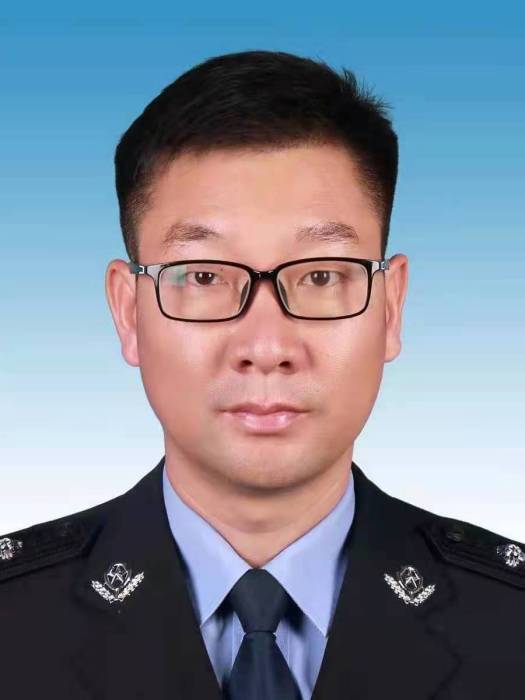 邱旺(雲南省鎮沅縣人民政府副縣長,公安局黨委書記、局長) 邱旺(雲南省鎮沅縣人民政府副縣長,公安局黨委書記、局長)