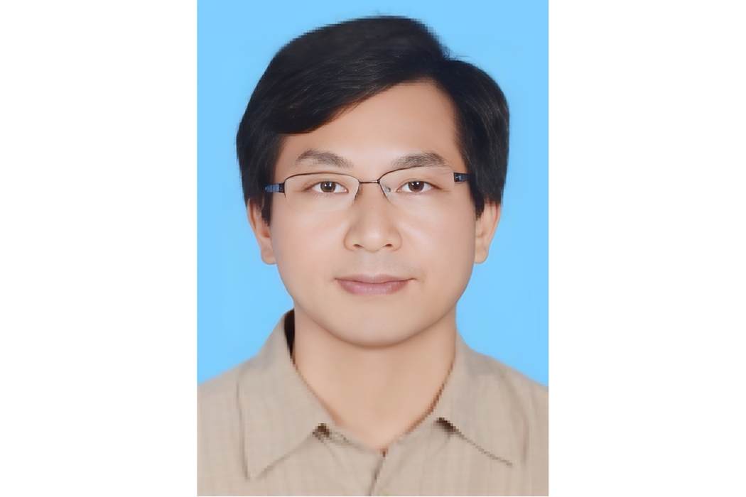 黃朝峰(中山大學中山醫學院人類病毒學研究所副教授) 黃朝峰(中山大學中山醫學院人類病毒學研究所副教授)