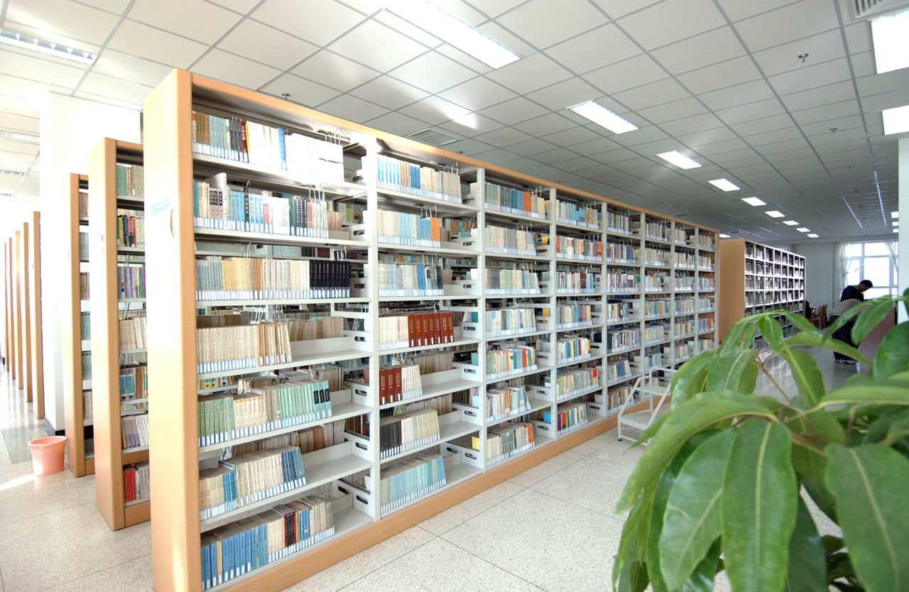 東北師範大學圖書館藏書架