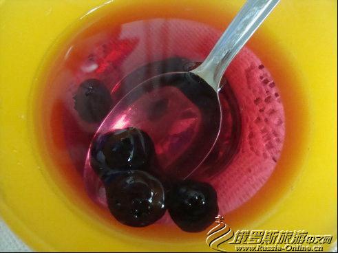 糖漬藍莓+開水，也算是個小甜品吧！