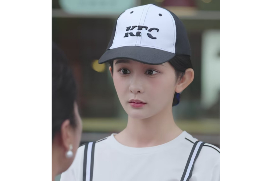 周莫(肯德基短劇《閃婚男神之周末請和我戀愛》女主角) 周莫(肯德基短劇《閃婚男神之周末請和我戀愛》女主角)