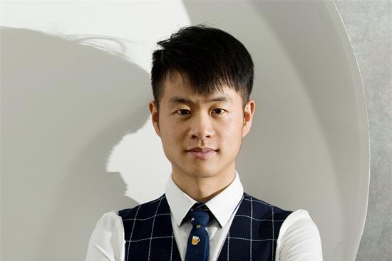 胡軒(湖南狐軒服飾有限公司執行董事兼總經理) 胡軒(湖南狐軒服飾有限公司執行董事兼總經理)