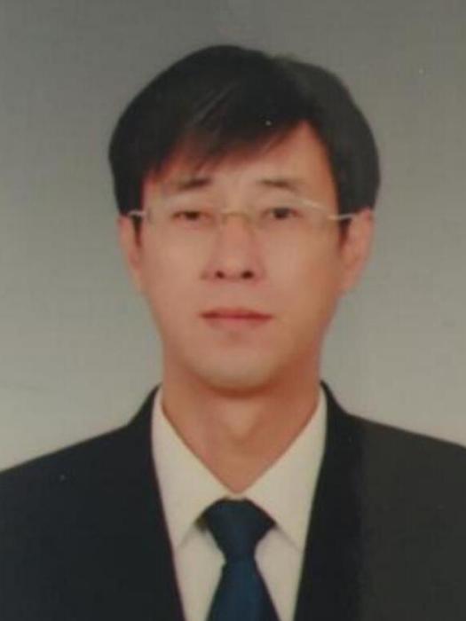 張啟明(遼寧省遼陽市太子河區農業農村局黨組成員、副局長) 張啟明(遼寧省遼陽市太子河區農業農村局黨組成員、副局長)