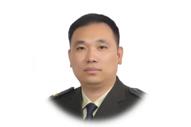 羅峰(重慶交通執法總隊港航海事支隊指揮中心主任) 羅峰(重慶交通執法總隊港航海事支隊指揮中心主任)