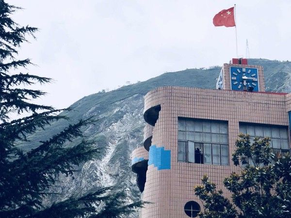 亞丁大學 亞丁大學