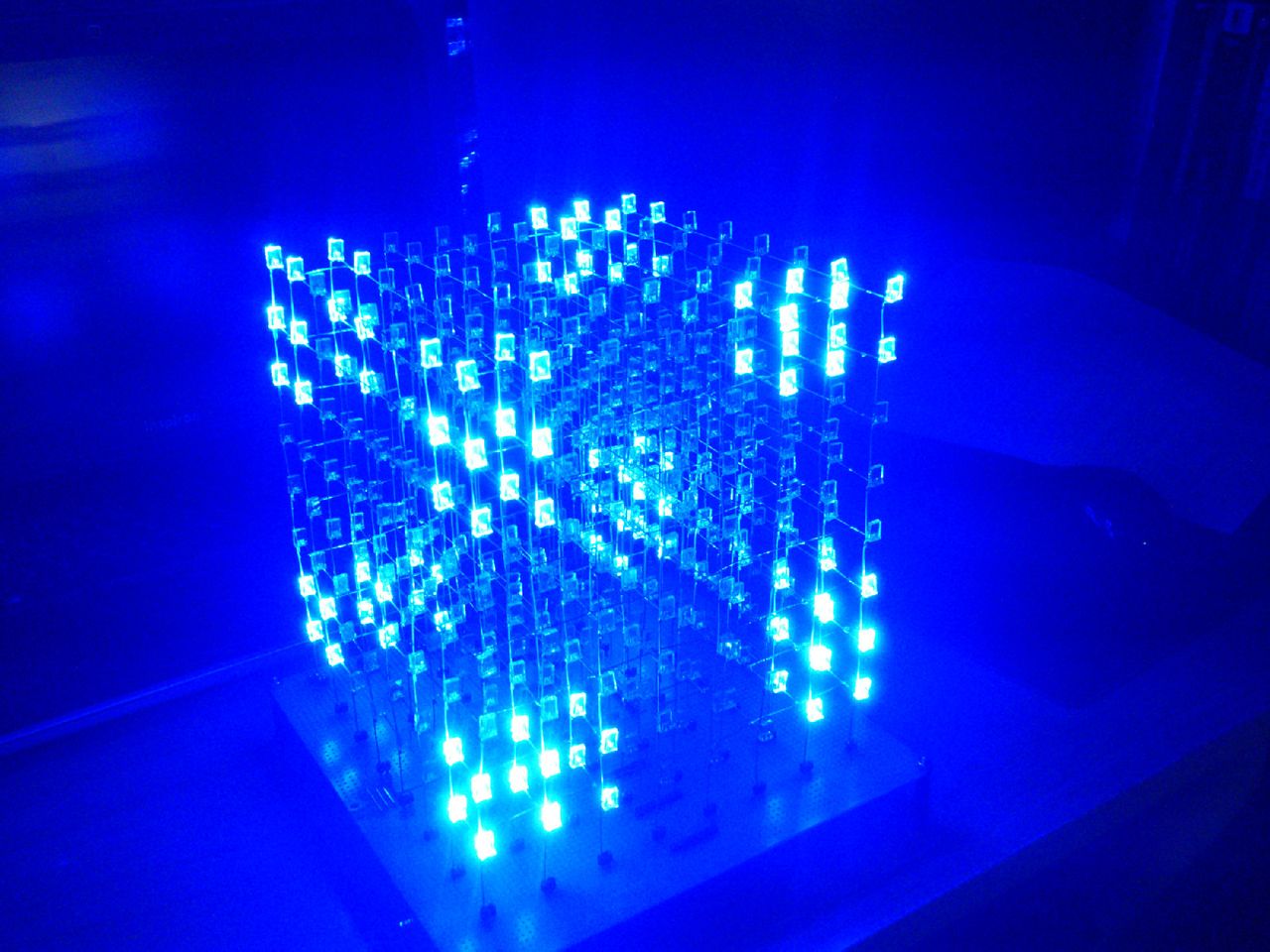 光立方(單片機控制的小型立方體led燈組)