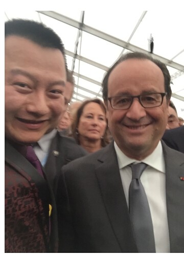 郭曉非與法國總統奧朗德自拍照