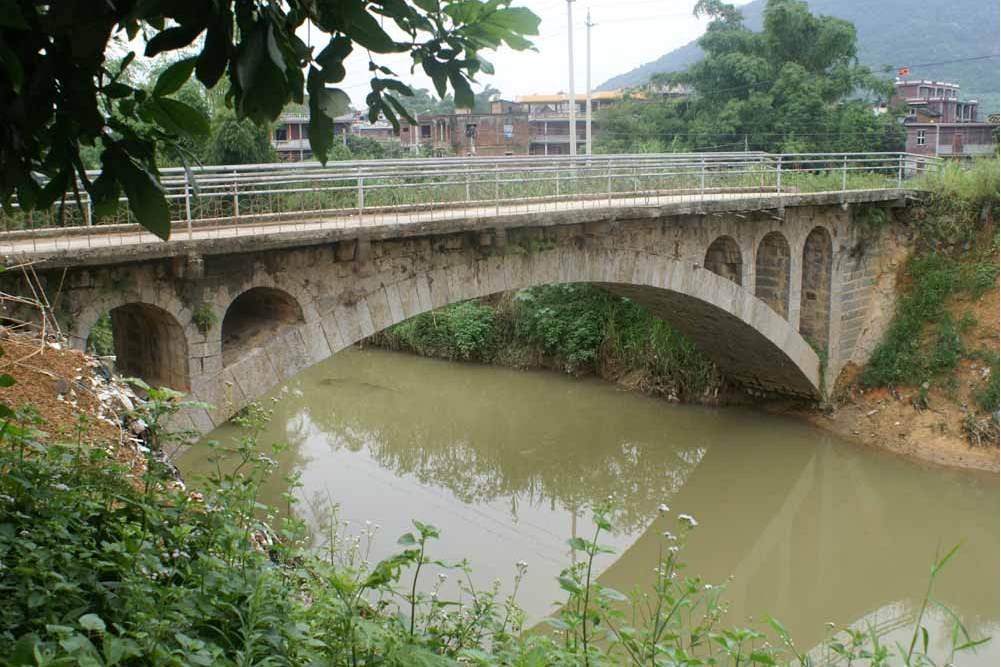鵬峰村 鵬峰村
