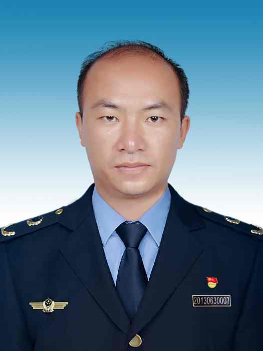 廖洲(廣西壯族自治區合山市市場監督管理局黨組成員、副局長) 廖洲(廣西壯族自治區合山市市場監督管理局黨組成員、副局長)