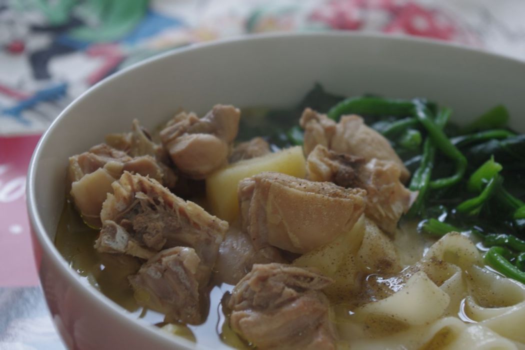 雞湯菠菜面 雞湯菠菜面