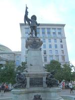 兵器廣場上保羅·舒默迪·麥森諾夫的雕像