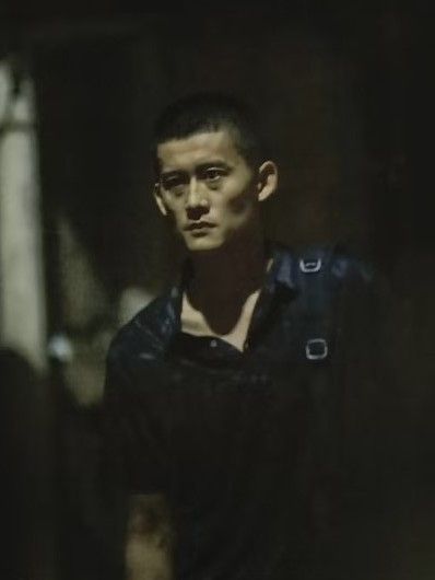 陳闖(電影《夾縫之間》中的角色) 陳闖(電影《夾縫之間》中的角色)