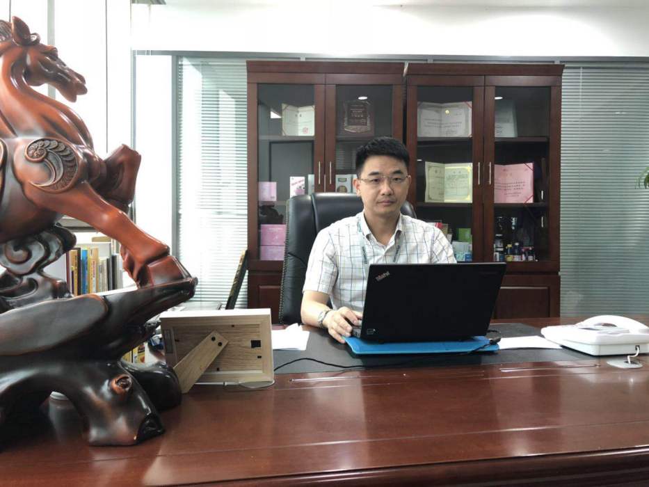 凌榮(上海康倍施實業發展有限公司董事兼總經理) 凌榮(上海康倍施實業發展有限公司董事兼總經理)