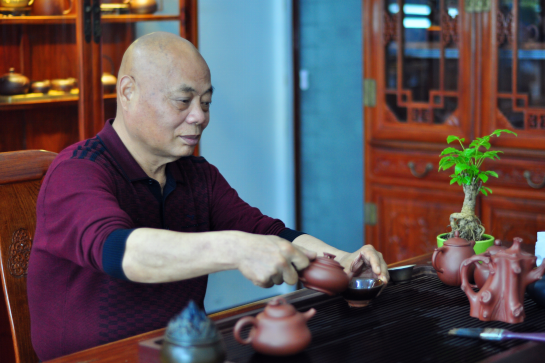 劉華君(江蘇省高級工藝美術師) 劉華君(江蘇省高級工藝美術師)