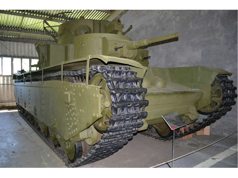 陳列於俄羅斯庫賓卡坦克博物館的T-35重型坦克