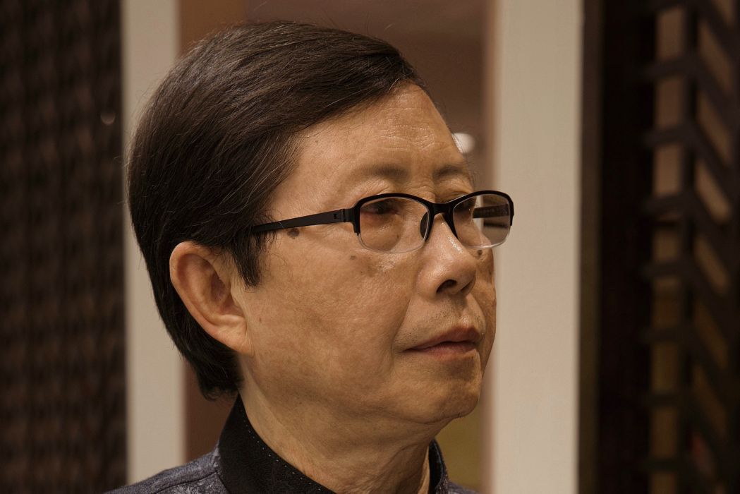 張肅(中國陶瓷設計藝術大師、陶瓷藝術家) 張肅(中國陶瓷設計藝術大師、陶瓷藝術家)