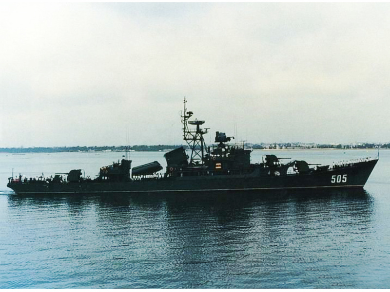 01型護衛艦（成都級）首艦505號昆明艦