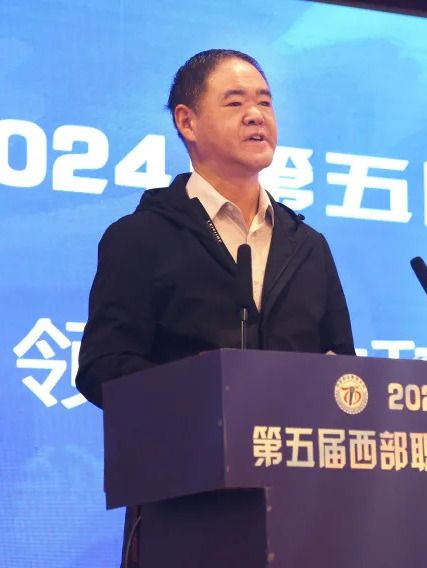 鄧成超(重慶市教育科學研究院黨委委員、副院長) 鄧成超(重慶市教育科學研究院黨委委員、副院長)